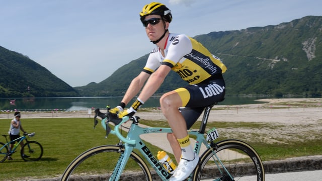 Steven Kruijswijk sitzt im Sattel. Steven Kruijswijk sitzt im Sattel.