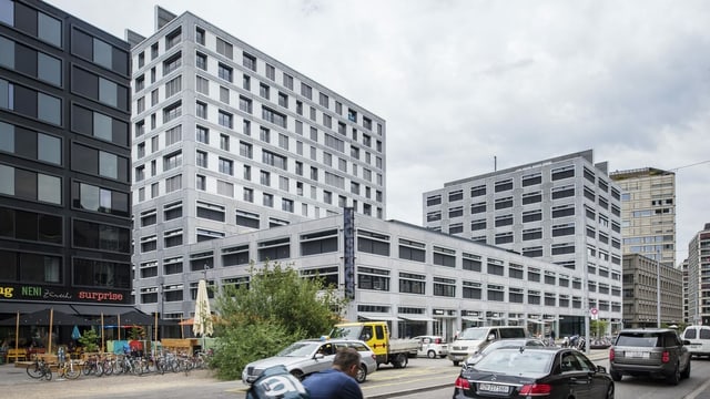 Die Europaallee in der Zürcher Innenstadt, im Vordergrund fliesst der Stadtverkehr. Die Europaallee in der Zürcher Innenstadt, im Vordergrund fliesst der Stadtverkehr.