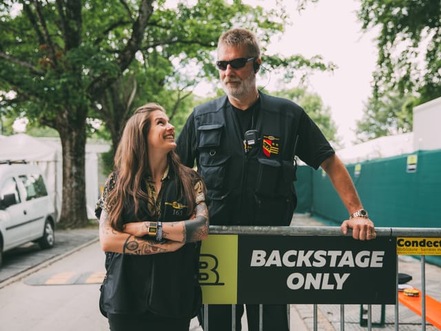 Gurtenfestival: Unsere Moderatorin Bettina Bestgen mit Bronco-Päsche.