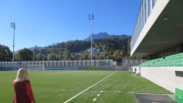 Das Spielfeld des neuen Stadions Kleinfeld in Kriens mit Blick auf den Pilatus. Das Spielfeld des neuen Stadions Kleinfeld in Kriens mit Blick auf den Pilatus.