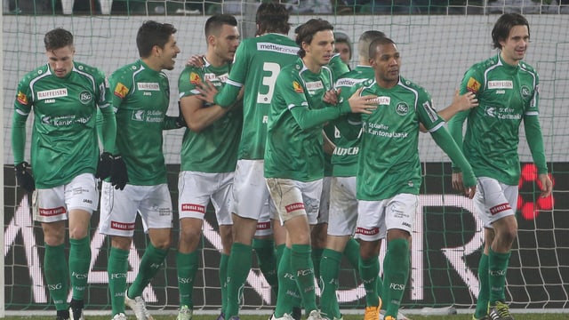 Spieler von St. Gallen jubeln. Spieler von St. Gallen jubeln.
