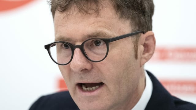 Nahaufnahme Mann mit Brille. Nahaufnahme Mann mit Brille.
