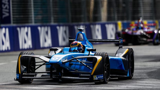 Buemi flitzt über die Piste. Buemi flitzt über die Piste.