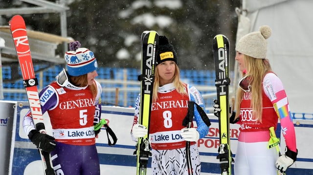 Cook, Mancuso und Vonn vor der Siegerehrung im Ziel. Cook, Mancuso und Vonn vor der Siegerehrung im Ziel.