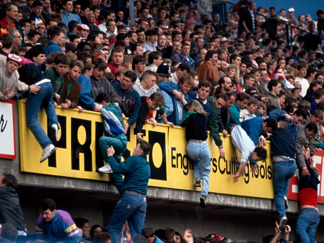 Fans im Hillsborough Stadium. Fans im Hillsborough Stadium.