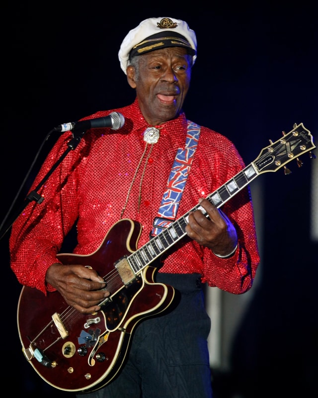 Chuck Berry cun ghitarra Chuck Berry cun ghitarra