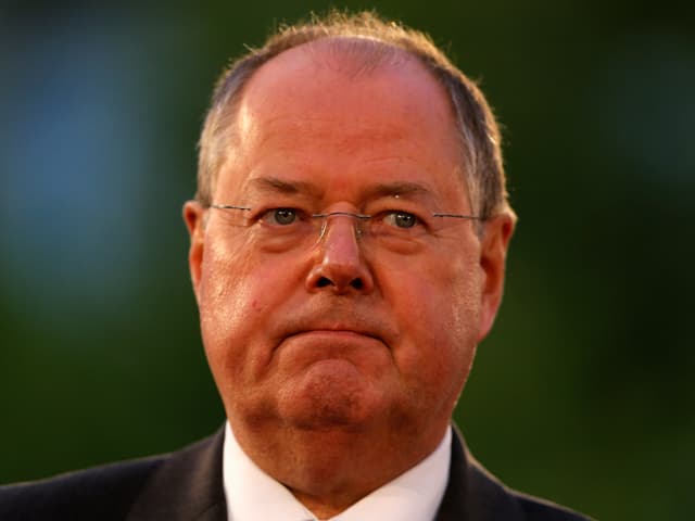 Peer Steinbrück mit nachdenklichem Blick Peer Steinbrück mit nachdenklichem Blick