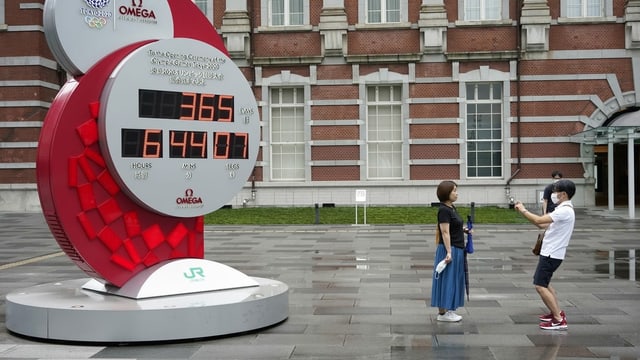 Uhr an Tokios Zentralbahnhof Uhr an Tokios Zentralbahnhof