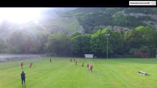 Monitor, Kinder am Fussballspielen Monitor, Kinder am Fussballspielen