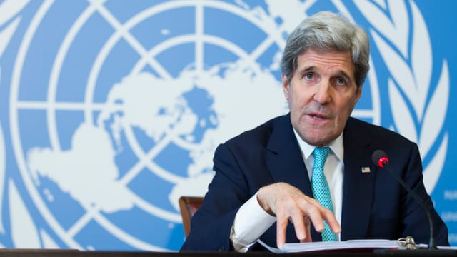 John Kerry vor UNO-Logo