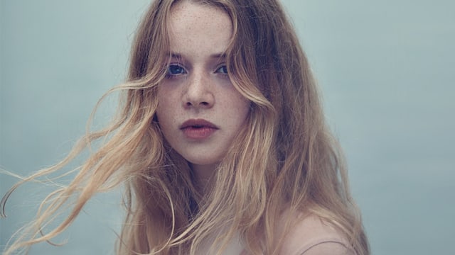 Mädchen mit langem blonden Haar. Mädchen mit langem blonden Haar.