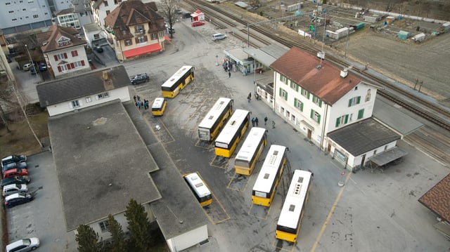 Il sutpassadi collia la staziun da Glion ed il plaz da posta cun las Pendas, il prà tranter la staziun ed il Rain. Il sutpassadi collia la staziun da Glion ed il plaz da posta cun las Pendas, il prà tranter la staziun ed il Rain.