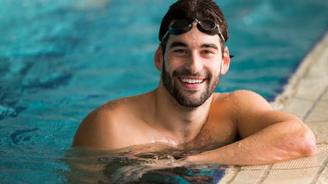 Portrait, im Wasser, mit Schwimmbrille Portrait, im Wasser, mit Schwimmbrille
