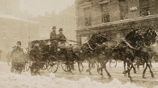 William Howard Taft and sein Vorgänger Theodore Roosevelt 1909 auf dem Weg zum Kapitol nach einem Schneesturm in der Nacht zuvor. William Howard Taft and sein Vorgänger Theodore Roosevelt 1909 auf dem Weg zum Kapitol nach einem Schneesturm in der Nacht zuvor.