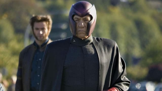 Magneto mit Helm und Umhang Magneto mit Helm und Umhang