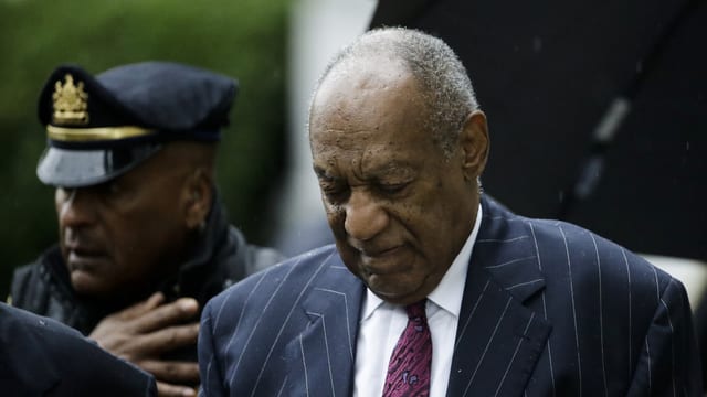 Cosby, daneben Polizist. Cosby, daneben Polizist.