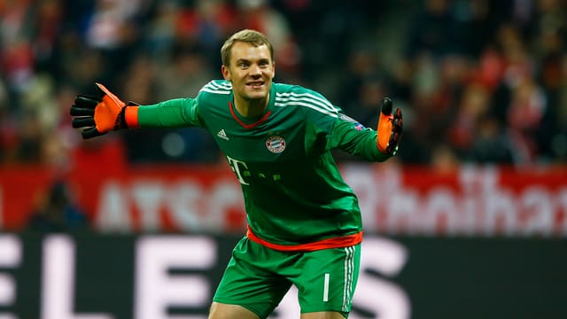 Manuel Neuer gestikuliert im Bayern-Tor. Manuel Neuer gestikuliert im Bayern-Tor.