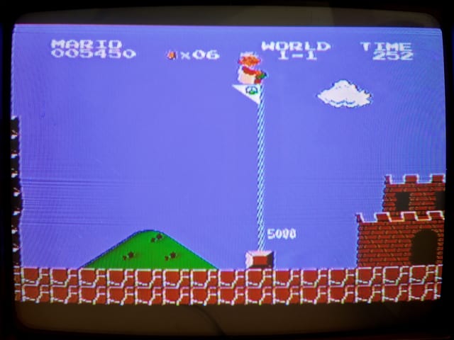 Mario am Schluss des ersten Levels. Mario am Schluss des ersten Levels.