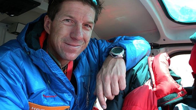 Porträt von Richard Lehner im Helikopter. Porträt von Richard Lehner im Helikopter.