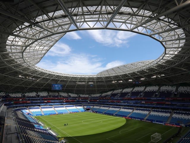 Das Stadion in Samara mit der 60m hohen Glaskuppel. Das Stadion in Samara mit der 60m hohen Glaskuppel.
