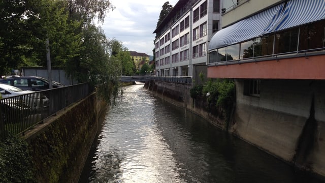 Fluss in Stadt Fluss in Stadt