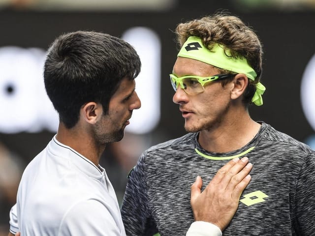 Novak Djokovic gratuliert Denis Istomin zum Sieg Novak Djokovic gratuliert Denis Istomin zum Sieg