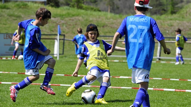 Juniors A fin C da la Surselva treneschan davent da l'atun communablamain. Juniors A fin C da la Surselva treneschan davent da l'atun communablamain.