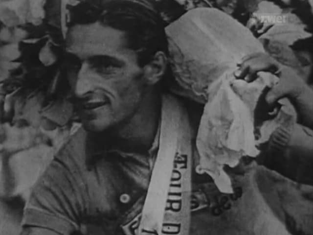 Nahaufnahme von Ferdi Kübler auf dem Fahrrad. Nahaufnahme von Ferdi Kübler auf dem Fahrrad.