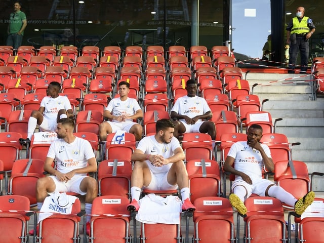 Die Profis des FCZ auf der Tribüne Die Profis des FCZ auf der Tribüne