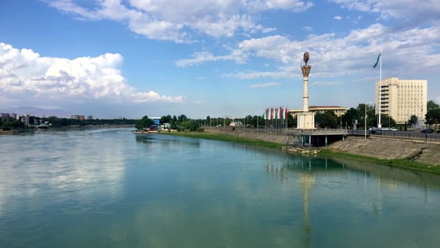 Blick auf einen Fluss. Blick auf einen Fluss.