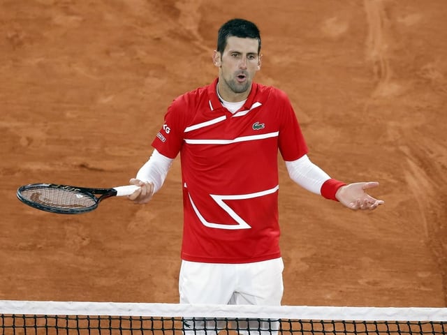 Novak Djokovic während seinem Achtelfinal gegen Karen Chatschanow. Novak Djokovic während seinem Achtelfinal gegen Karen Chatschanow.