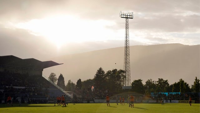 Die Sonne drückt durch die Wolken über dem Stadion Grenchen. Die Sonne drückt durch die Wolken über dem Stadion Grenchen.