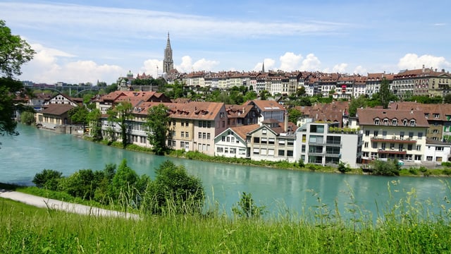 Blick vom Bärengraben Richtung Aare und Münster. Blick vom Bärengraben Richtung Aare und Münster.