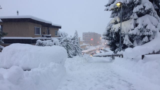 Schneebedeckte Strasse.