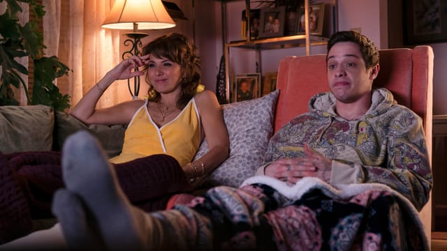 Scott hängt mit seiner Mutter (Marisa Tomei) ab. Scott hängt mit seiner Mutter (Marisa Tomei) ab.