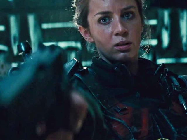 Emily Blunt als «Full Metal Bitch». Sie hält eine Waffe. Emily Blunt als «Full Metal Bitch». Sie hält eine Waffe.