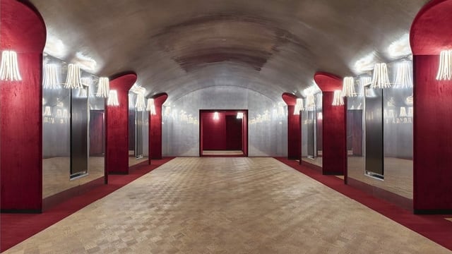Das elegante Foyer im Untergeschoss. Das elegante Foyer im Untergeschoss.