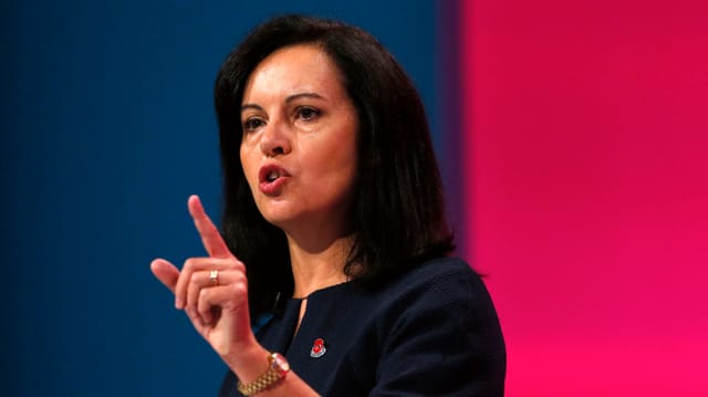 Caroline Flint auf Bühne. Caroline Flint auf Bühne.