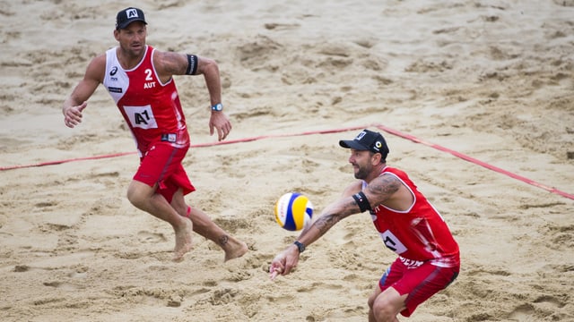Alexander Horst/Clemens Doppler im Sand. Alexander Horst/Clemens Doppler im Sand.