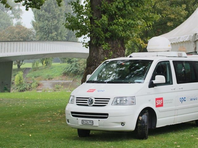 SRF-Van, im Hintergrund die Birsbrücke
