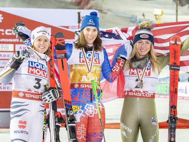 Rebensburg, Vlhova und Shiffrin (v.l.). Rebensburg, Vlhova und Shiffrin (v.l.).
