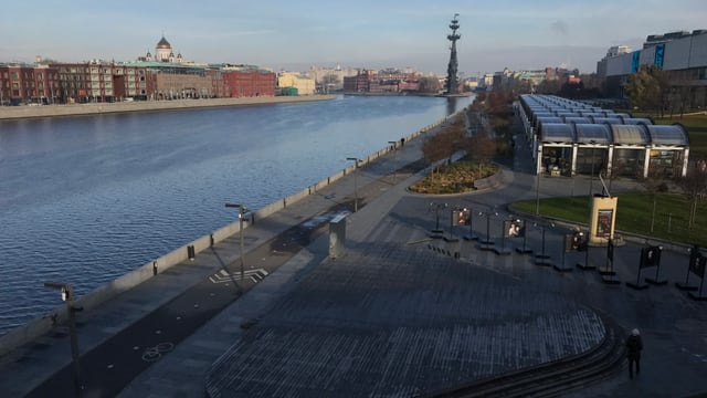 Das Zentrale Haus der Kunst beinhaltet ein Museum für russische Kunst des 20. Jahrhunderts, sowie Ausstellungs- und Konzerträumlichkeiten. Das Zentrale Haus der Kunst beinhaltet ein Museum für russische Kunst des 20. Jahrhunderts, sowie Ausstellungs- und Konzerträumlichkeiten.