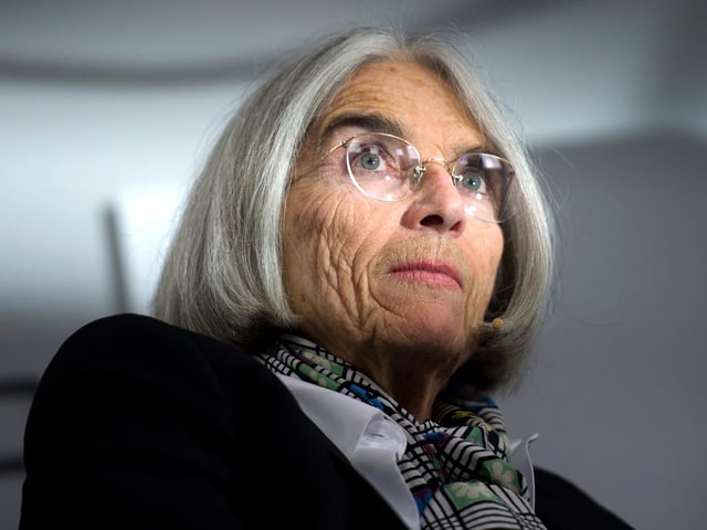 Fasziniert von den Gondeln: Donna Leon. Fasziniert von den Gondeln: Donna Leon.