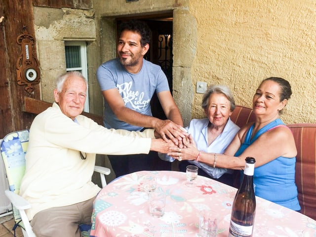 Rodolpho Allison mit den Adoptiveltern und der leiblichen Mutter Rodolpho Allison mit den Adoptiveltern und der leiblichen Mutter