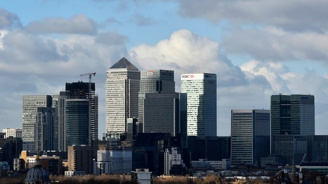 Aufnahme von Londons Skyline. Am Himmel sind Wolken erkennbar. Aufnahme von Londons Skyline. Am Himmel sind Wolken erkennbar.