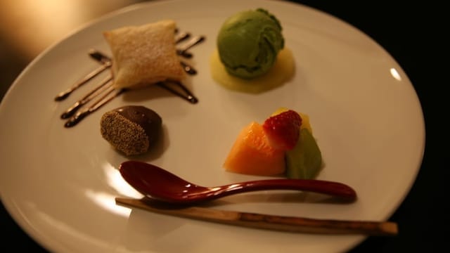 Kleine Dessert auf einem Teller Kleine Dessert auf einem Teller