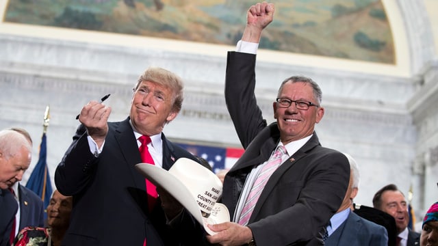 Trump und Bruce Adams. Trump und Bruce Adams.