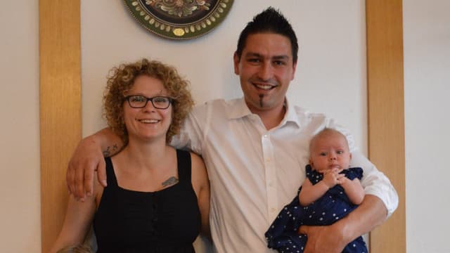Sandra und Michael an der Taufe ihres vierten Kindes, Tia Emma, im Mai 2014 Sandra und Michael an der Taufe ihres vierten Kindes, Tia Emma, im Mai 2014