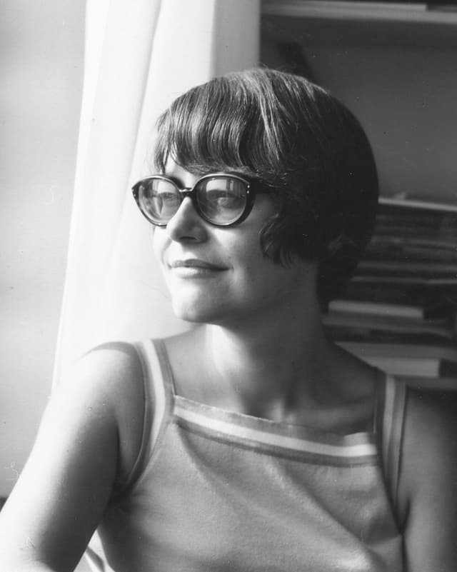 Schwarzweissfoto der Publizistin Klara Obermüller in jungen Jahren. Schwarzweissfoto der Publizistin Klara Obermüller in jungen Jahren.