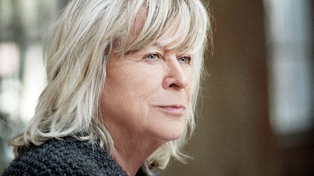 Portrait der Filmemacherin Margarethe von Trotta, die freundlich an der Kamera vorbeischaut. Portrait der Filmemacherin Margarethe von Trotta, die freundlich an der Kamera vorbeischaut.
